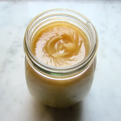 A jar of honey, the ingredient advertised on the Memopezil sales page but absent from the label